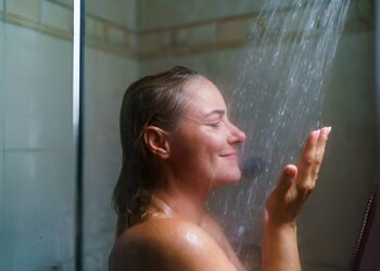 How Often Should You Wash Your Hair? The Truth After 10 Years of Practice